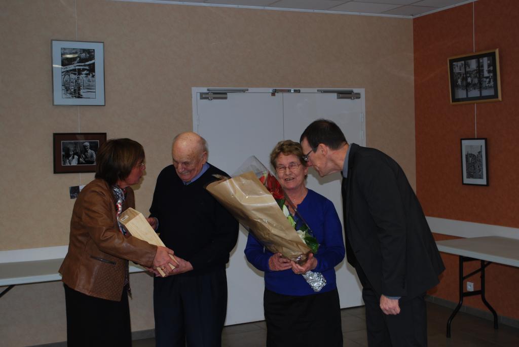 Repas des ans 2015.Mme Compre et Mr Pasquier, doyens de la commune